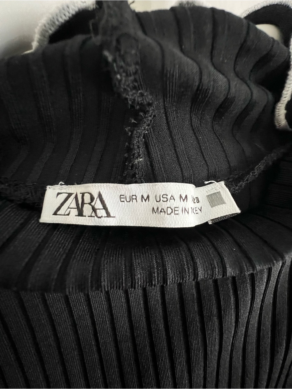 ZARA M Ruffled Neck Top - Picture 2 of 2